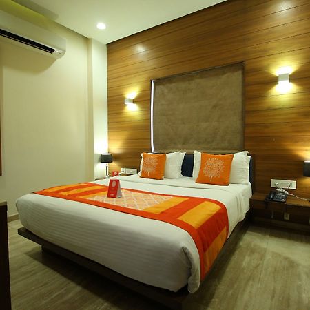 Oyo 8992 Hotel Kyra Ахмедабад Экстерьер фото