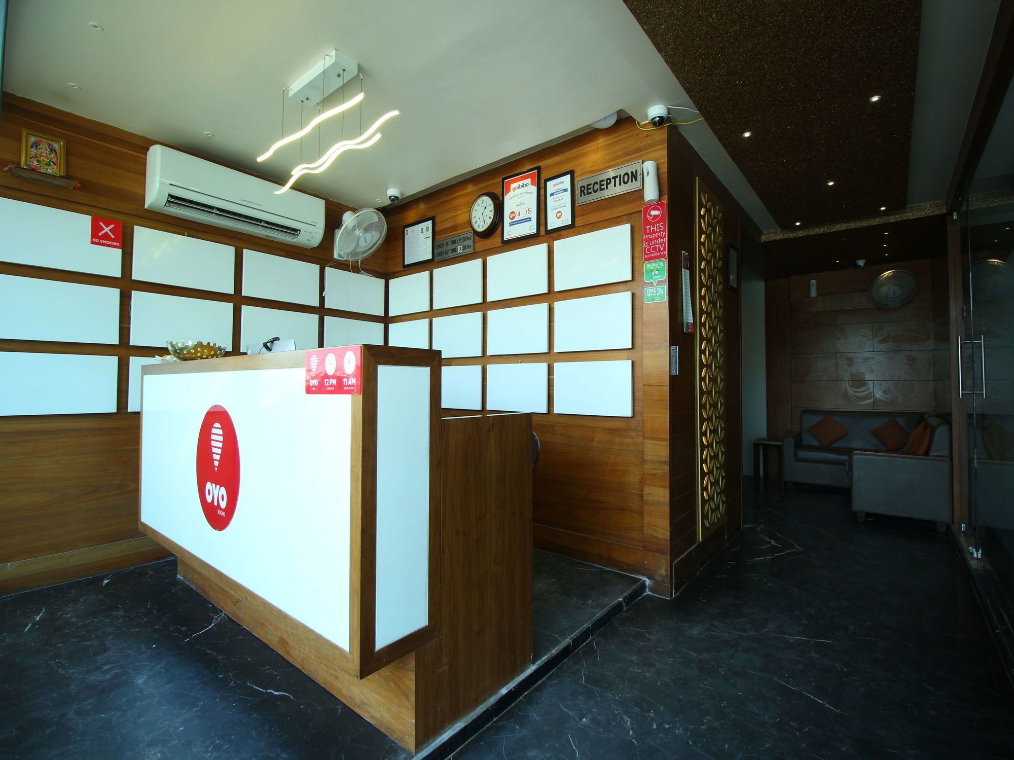Oyo 8992 Hotel Kyra Ахмедабад Экстерьер фото