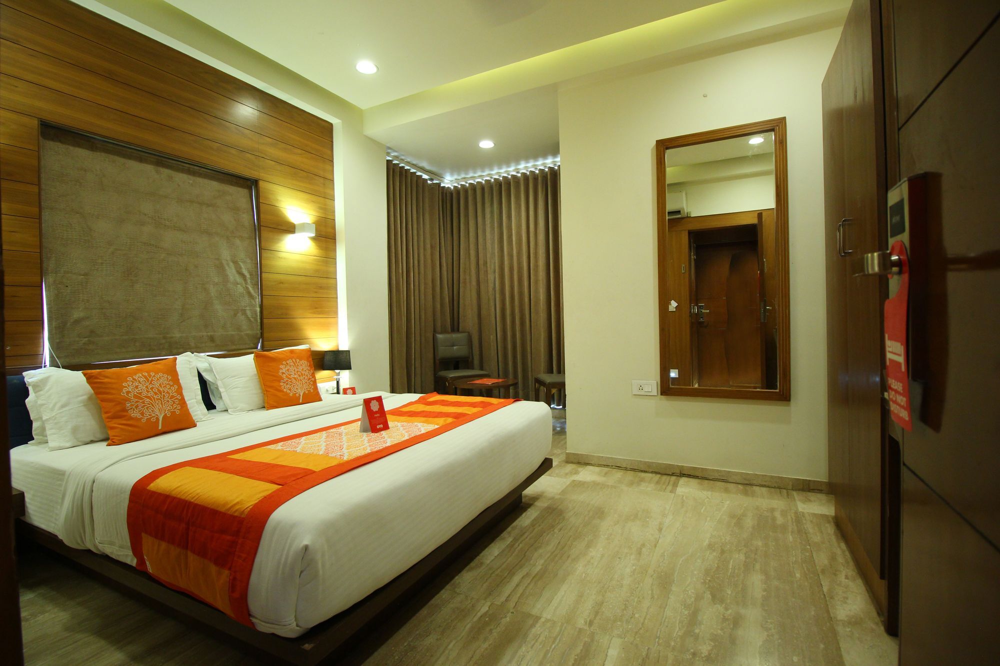 Oyo 8992 Hotel Kyra Ахмедабад Экстерьер фото